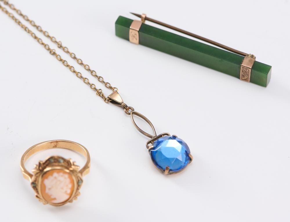 A COLLECTION OF VINTAGE AND ANTIQUE JEWELLERY INCLUDING A NEPHRITE BROOCH (50MM X 7MM), A CAMEO RING IN 14CT GOLD (SIZE Q, 4.1GMS) A... sold by Leonard Joel, lot 2260 — auction record photograph