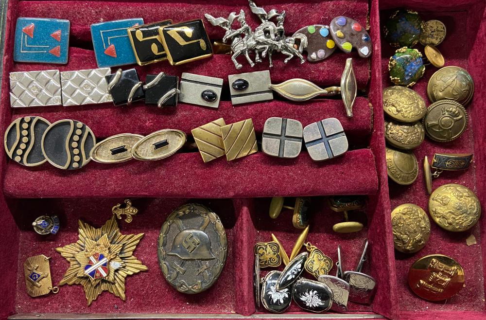 Lot: Mostly Cufflinks, Old Buttons, Masonic Items. sold by Direct Auction Galleries, Inc., lot 66 — auction record photograph