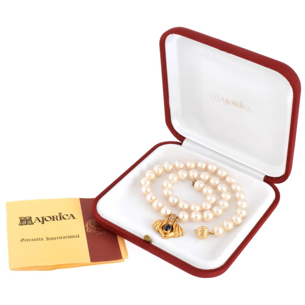 Majorica Pearl / Bereti Sapphire and 18K Necklace sold by Kodner Galleries, lot 68 — auction record photograph