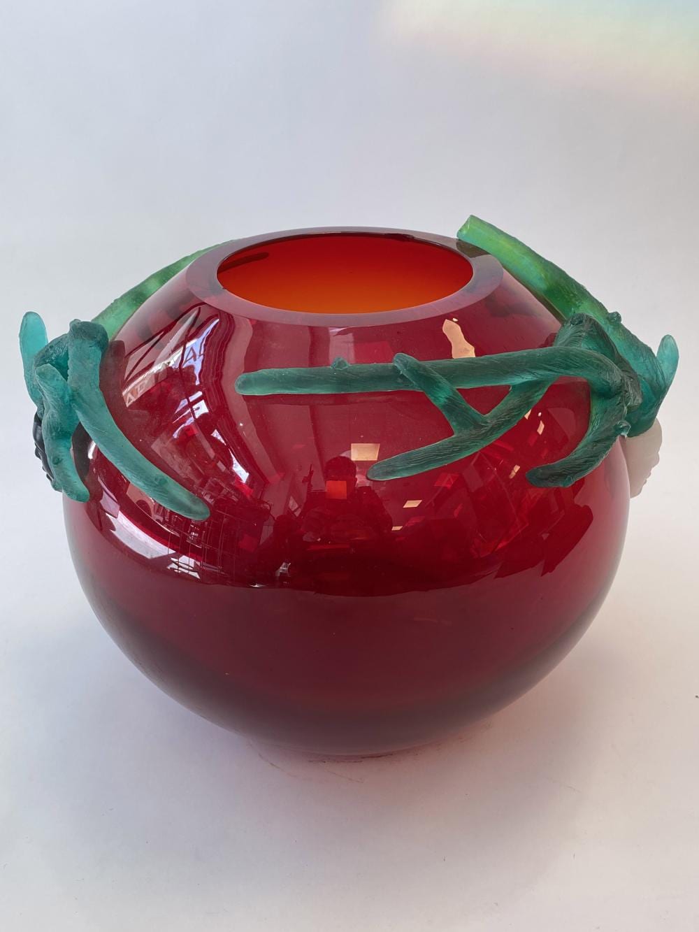 Hilton Mac Connico comparable auction result: hilton mac connico n en 1943 pour daum important vase mod le ph dre en verre teint rouge d cor de branchages et masques appliqu s chaud