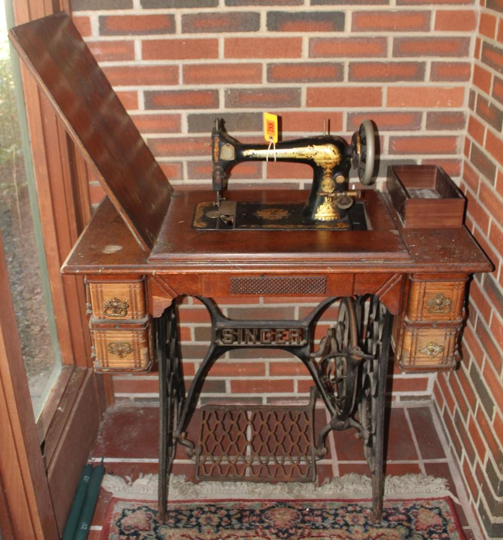 Antique Singer treadle sewing machine in oak cased table wit sold by Roan Inc. Auctioneers & Appraisers, lot 788 — auction record photograph