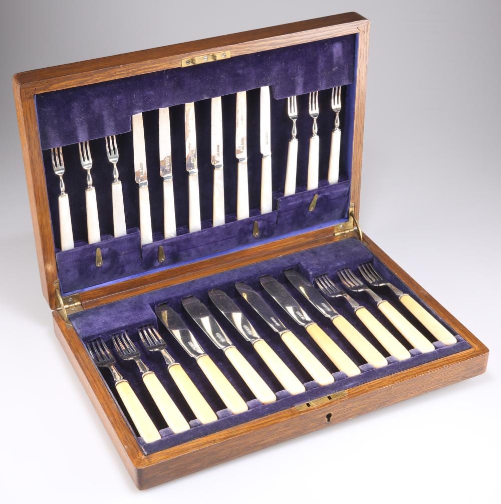 Rossend González Carbonell comparable auction result: a set of six george v silver and ivory handled fish knives and forks by ro