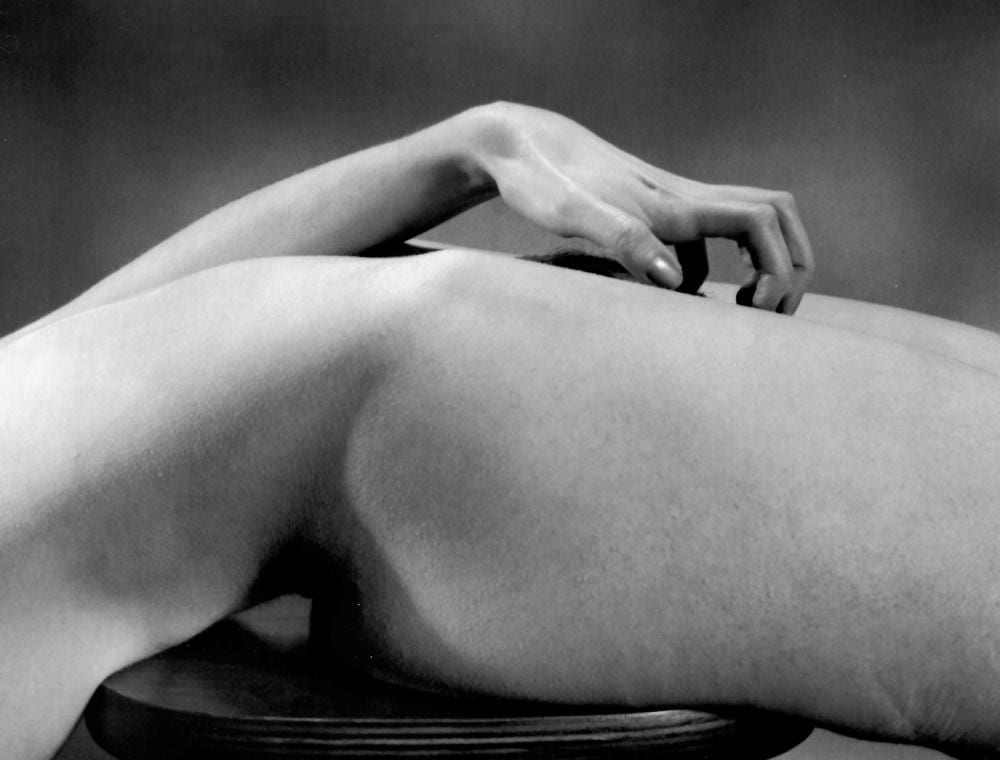 Garo Keshishian comparable auction result: garo keshishian 1946 nudo ii stampa fotografica cm 19 5x14 5 es 7