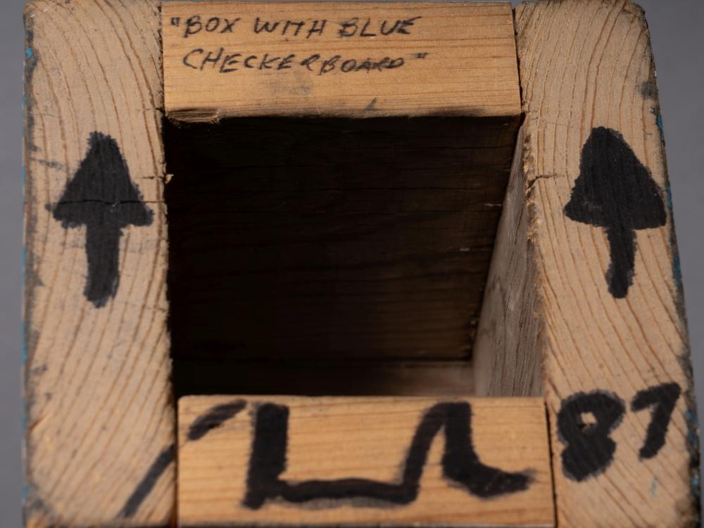 Stuart Arends comparable auction result: stuart arends american b 1950 box with blue checkerboard 1987