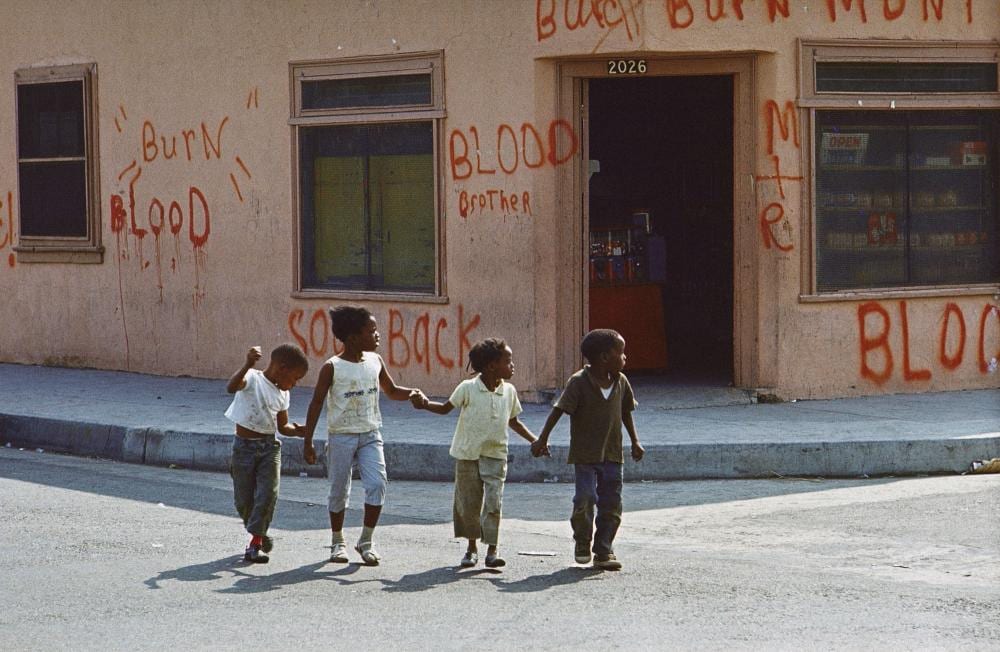 Bill Ray comparable auction result: bill ray 1936 2020 enfants se tenant par la main en traversant une rue devant un magasin couvert de graffitis de la r volte de watts