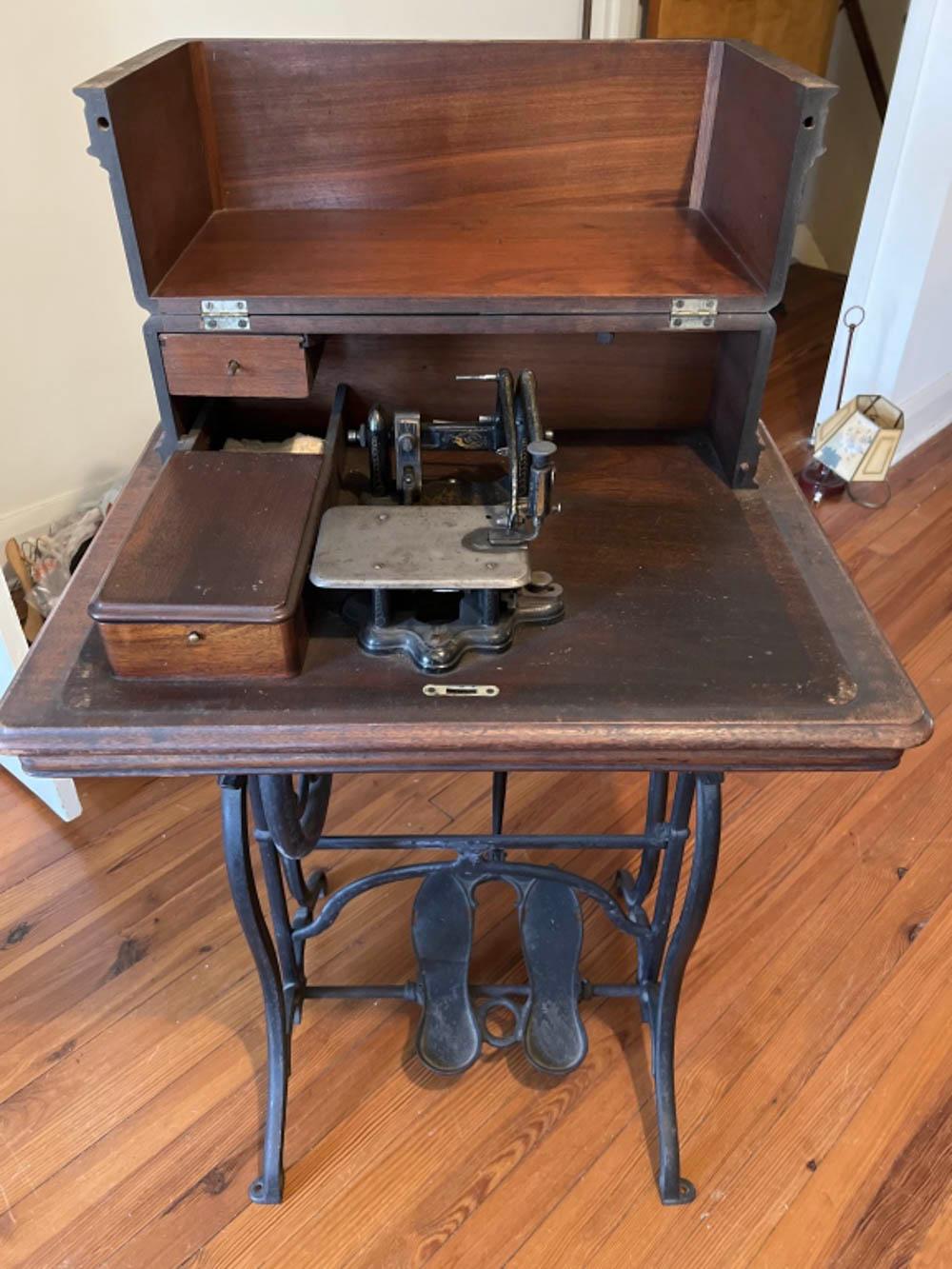 Sewing Machine sold by Dovetail Auctions, LLC, lot 177 — auction record photograph
