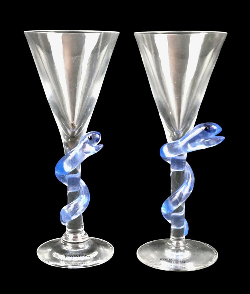 Ulrica Hydman- Vallien comparable auction result: ulrika hydman vallien pour kosta boda paire de coupes sur pied au serpent