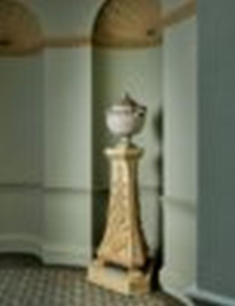 Roberto (1920) Diago comparable auction result: a george iii white painted and parcel gilt pedestal after the design by rob