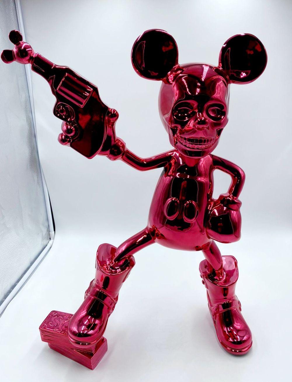 Dom'One comparable auction result: dom one mickey pink
