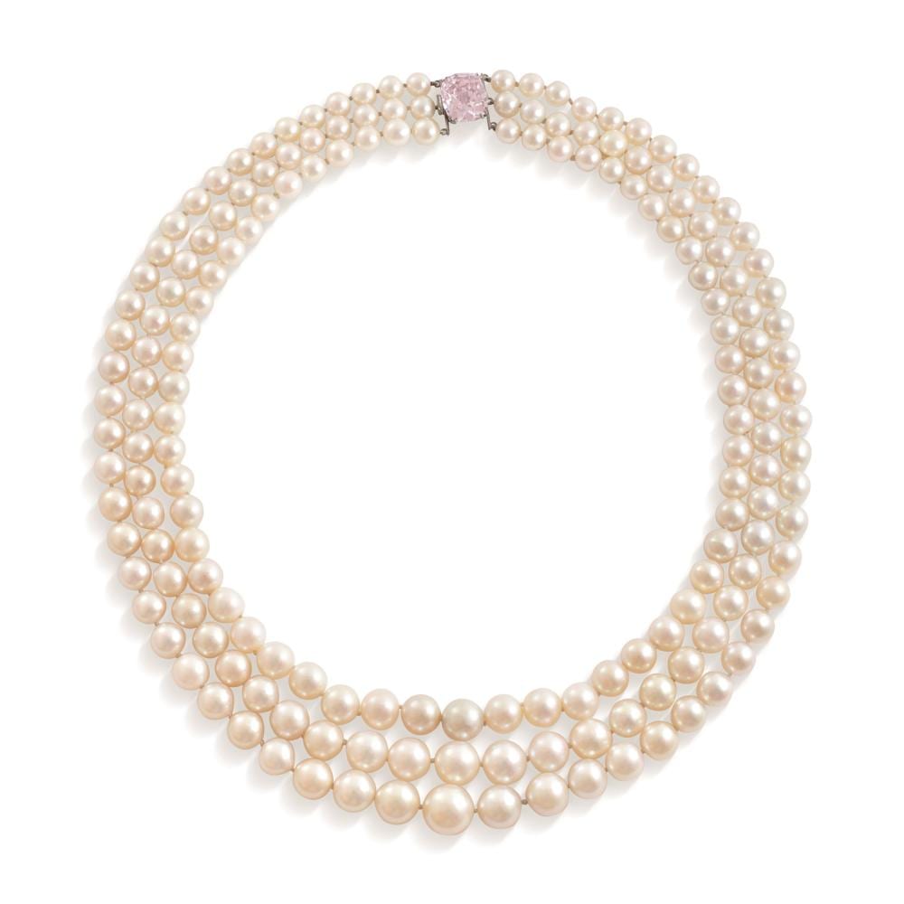 Sensational Harry Winston Natural And Cultured PEARL AND COLOURED DIAMOND.. comparable sale