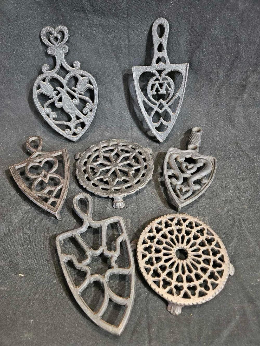 Cast Iron Trivets sold by Atlee Raber Auctioneer, lot 271 — auction record photograph