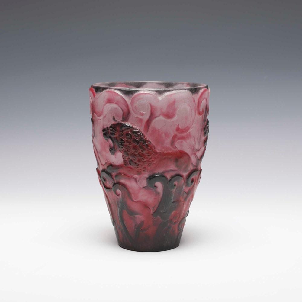 VASE "LIONS" comparable sale