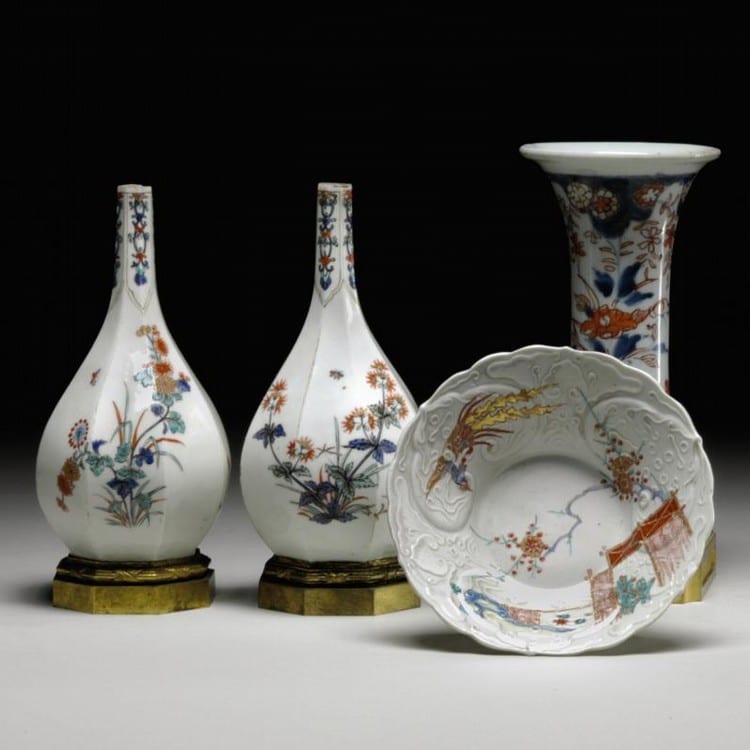 A PAIR OF SAMSON LOUIS XVI STYLE GILT-BRONZE MOUNTED "KAKIAMON" PORCELAIN VASES AND A JAPANESE IMARI BEAKER VASE ON GILDED BRONZE BASE, 19TH CENTURY sold by Sotheby's, lot 690 — auction record photograph