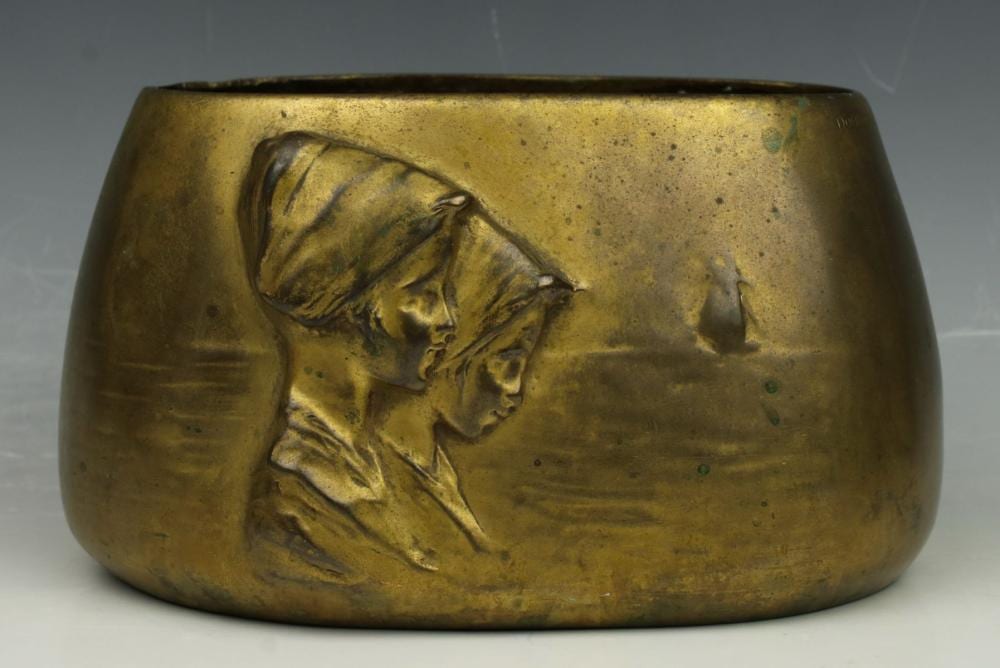 Ferdinand Doblinger comparable auction result: ferdinand doblinger austria 1872 1935 bronze vase with two girls