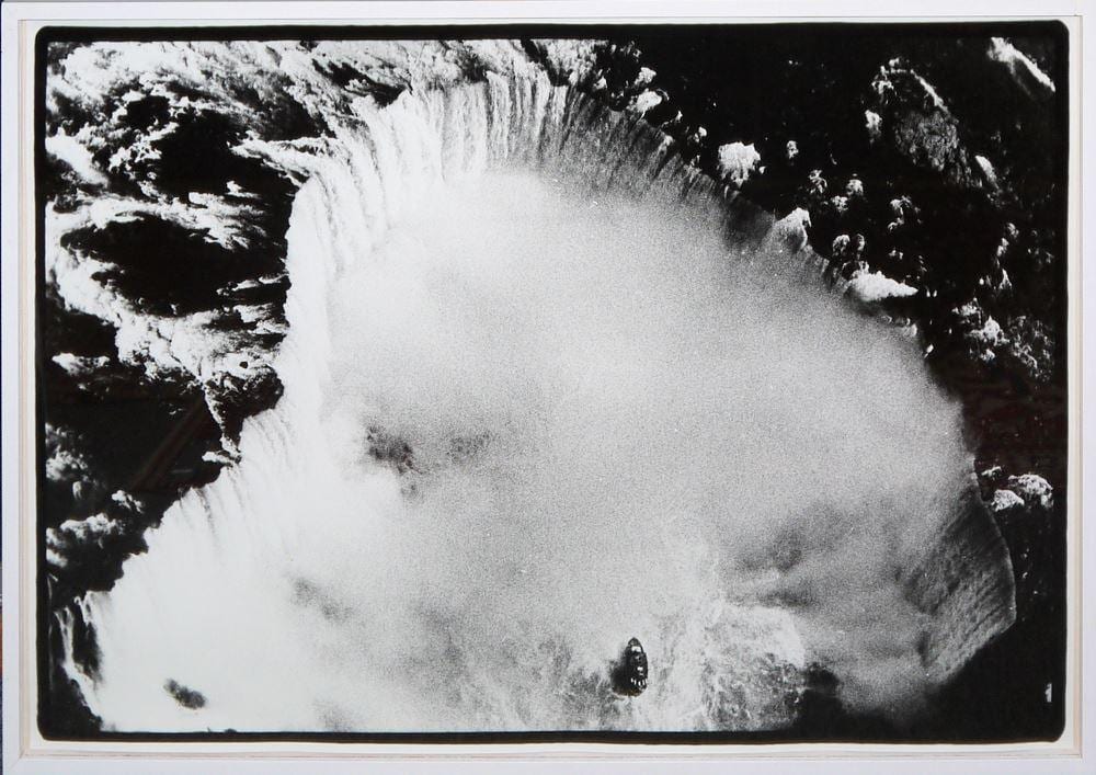 Zoe Leonard comparable auction result: zoe leonard niagara falls iii schwarz wei fotographie von 1986 90 galeriegerahmt
