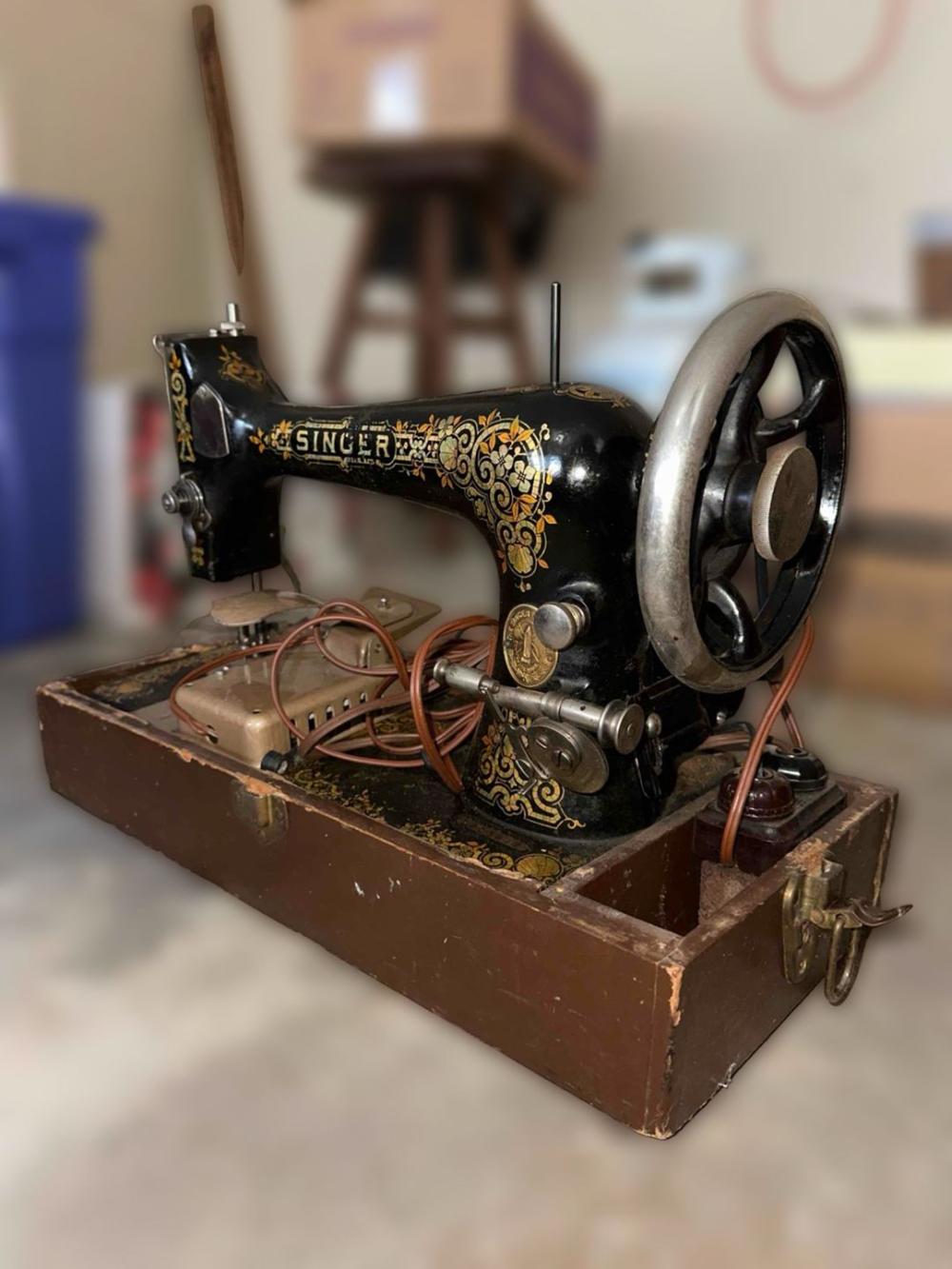 Antique Singer Sewing Machine sold by Aether Auctions, lot 381 — auction record photograph