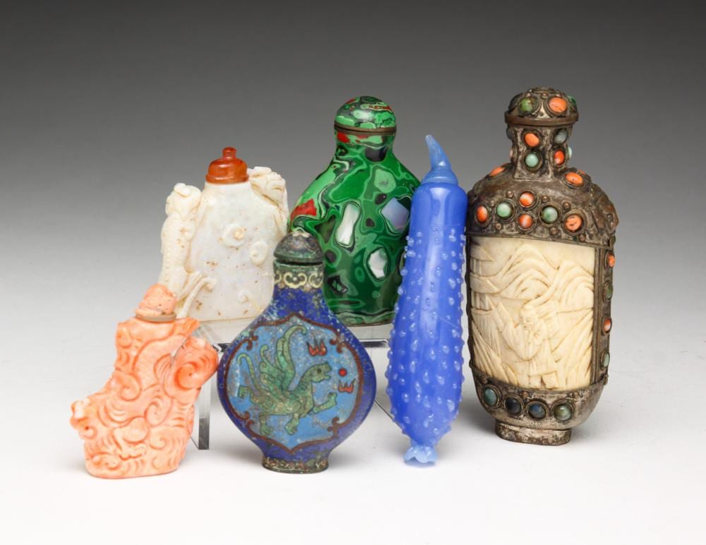 SIX SNUFF BOTTLES. sold by Amelia Jeffers, lot 456 — auction record photograph