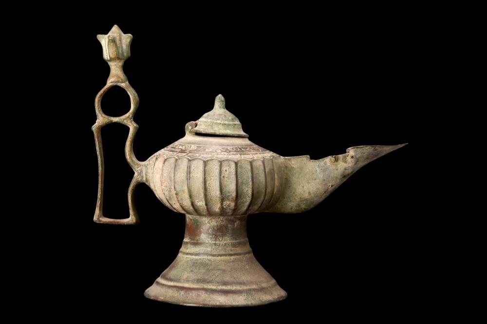 SELJUK BRONZE OIL LAMP sold by Apollo Art Auctions, lot 161 — auction record photograph