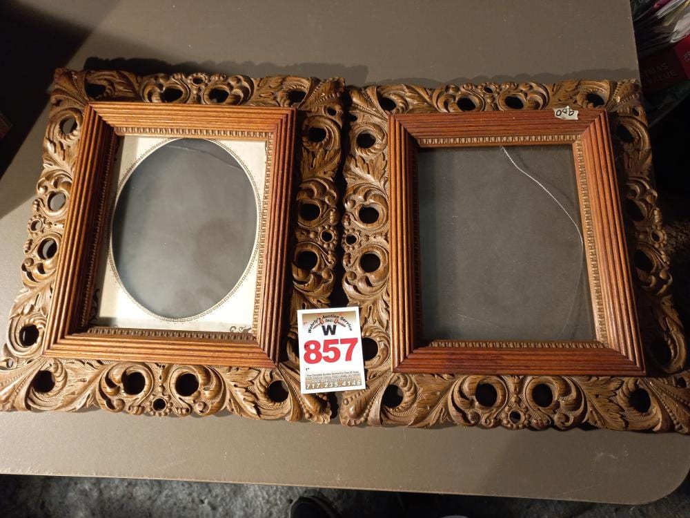 2 picture frames sold by Wehrly's Auction Service, lot 857 — auction record photograph