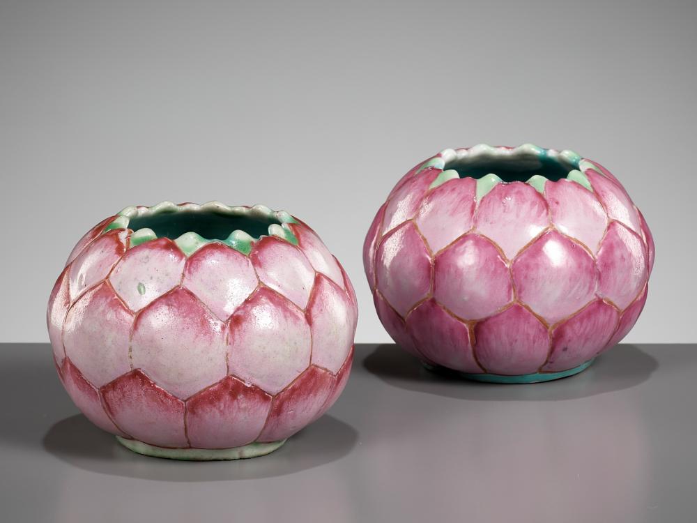 A PAIR OF LOTUS-SHAPED WATER POTS, CHINA, EARLY 19TH CENTURY 十九世紀初一對蓮花形水丞 sold by Galerie Zacke, lot 250 — auction record photograph