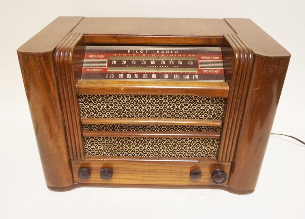 ANTIQUE RADIO PILOT MODEL T301 sold by Dennis Auction Service, lot 1242 — auction record photograph