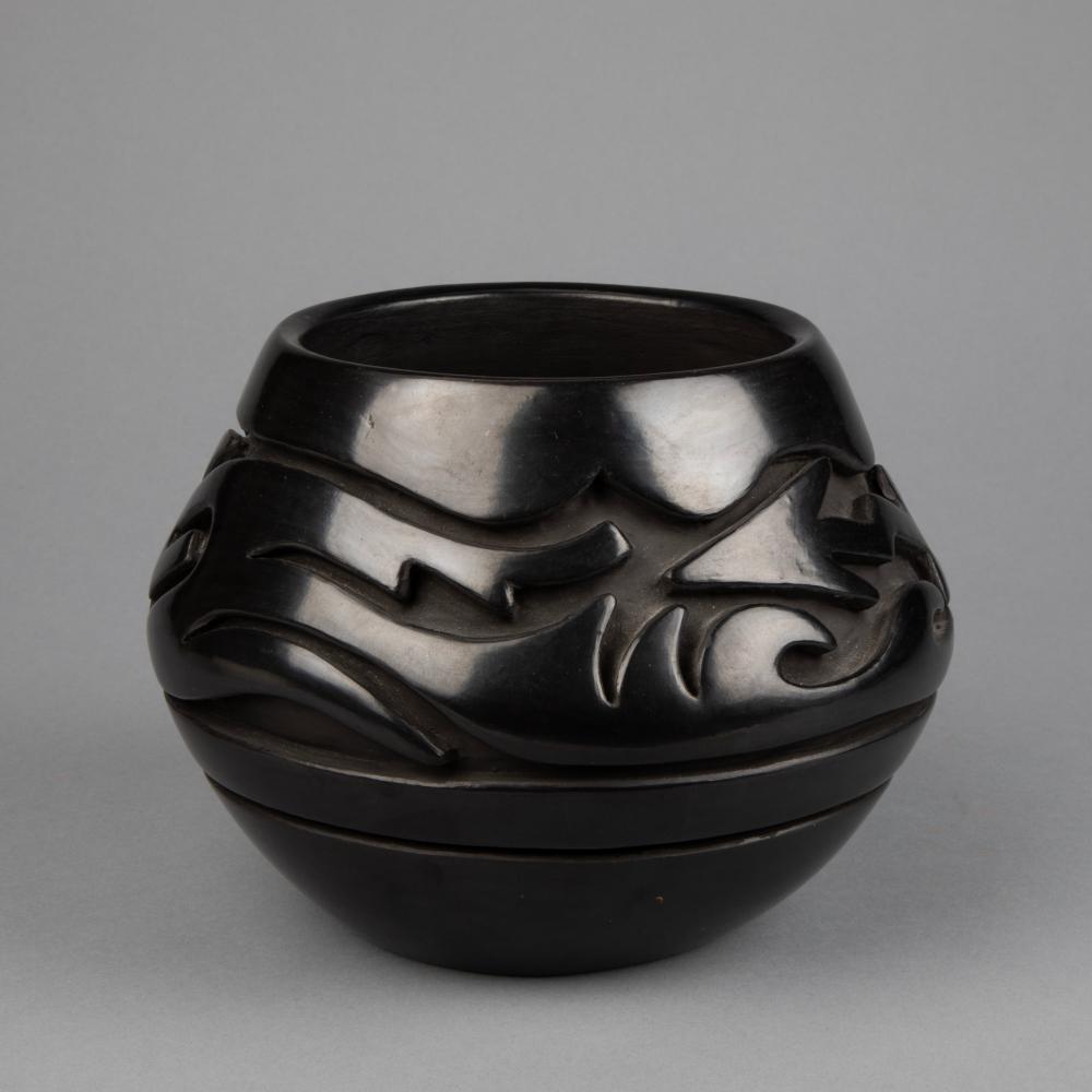 Teresita Naranjo comparable auction result: teresita naranjo blackware pot with carved arrows