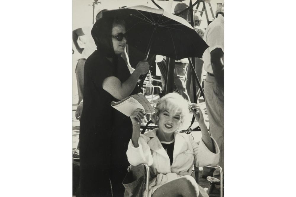 Li De comparable auction result: originele studiofoto vanop de filmset van some li