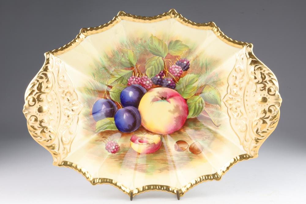 Aynsley Orchard Gold Shell Shaped Bowl Signed sold by Kavanagh Auctions, lot 340 — auction record photograph
