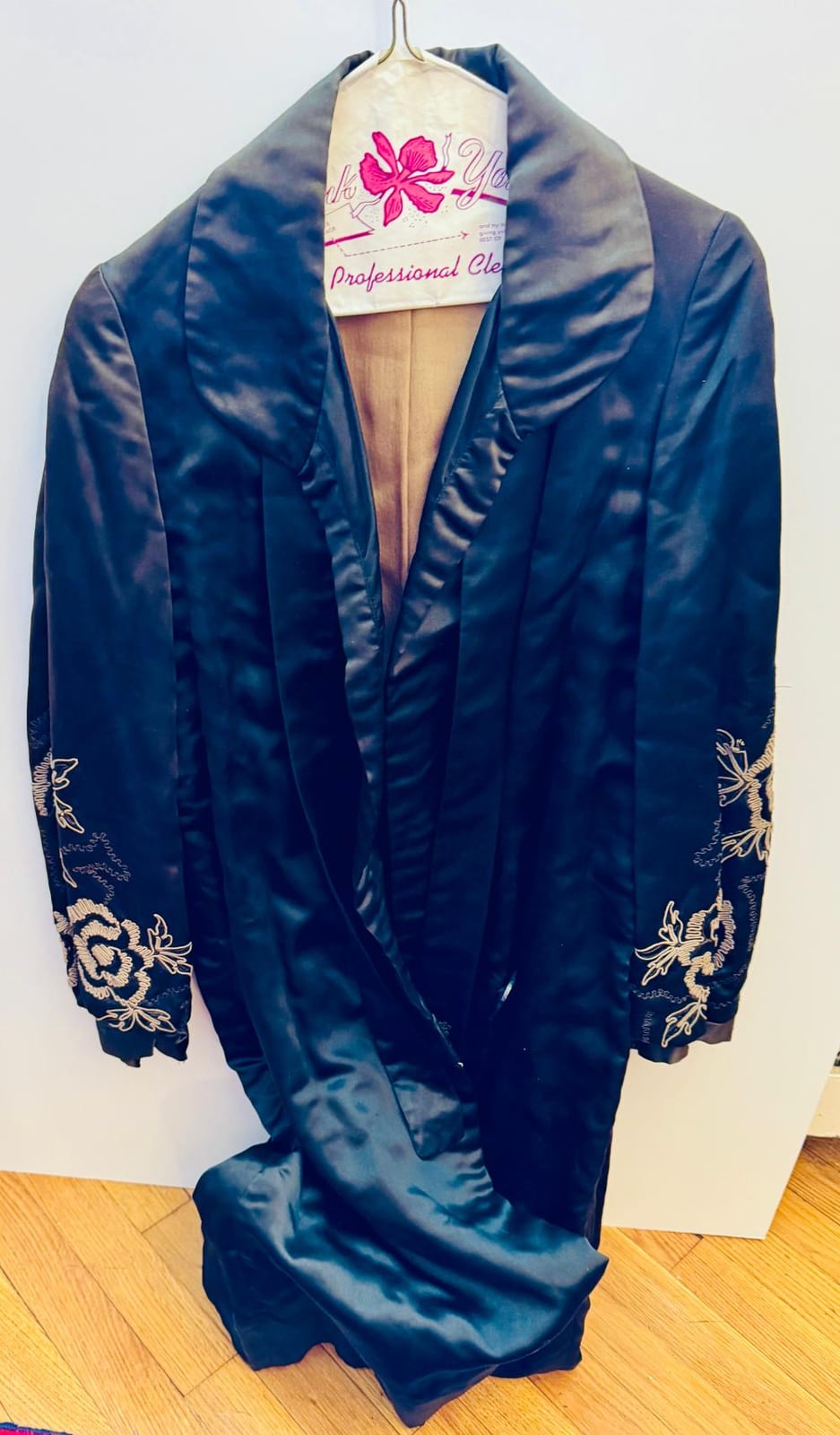 Henry Morgan comparable auction result: henry morgan couture montreal black embroidered dressing gown