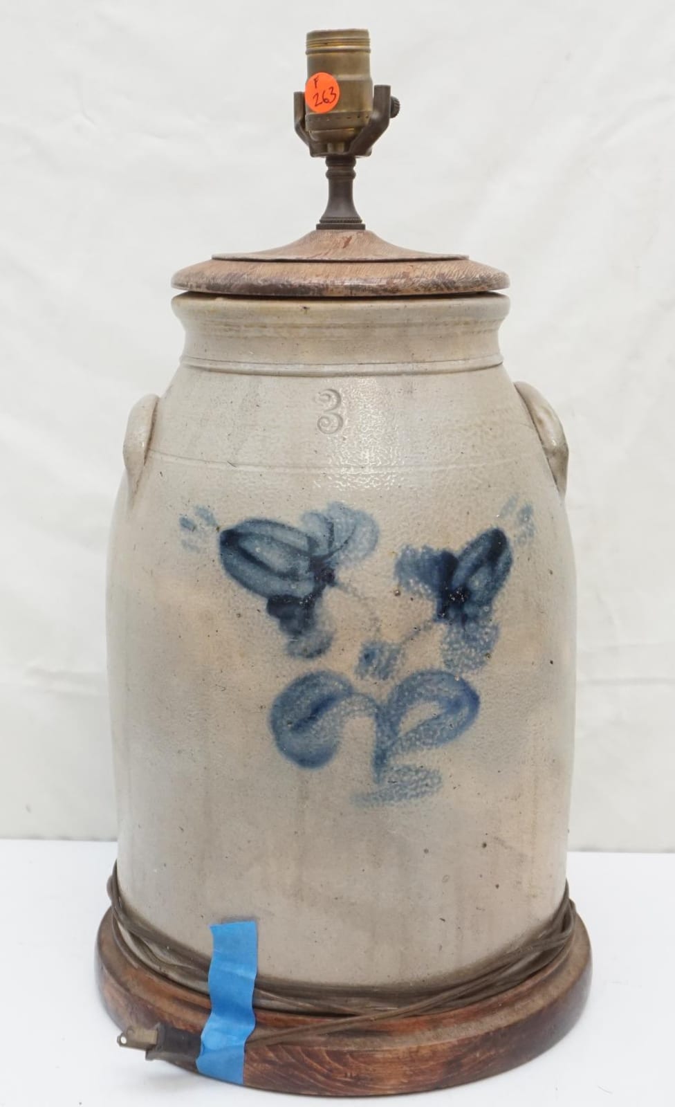 ANTIQUE STONEWARE 3 GALLON CROCK LAMP sold by Charleston Estate Auctions, lot 263 — auction record photograph