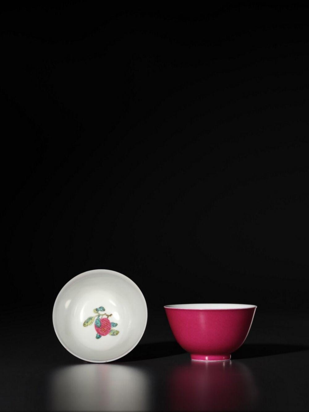 A fine and extremely rare pair of ruby-pink and famille-rose 'lychee' cups, Marks and period of Yongzheng | 清雍正 胭脂紅內粉彩荔枝紋盃一對 《大清雍正年製》款 comparable sale