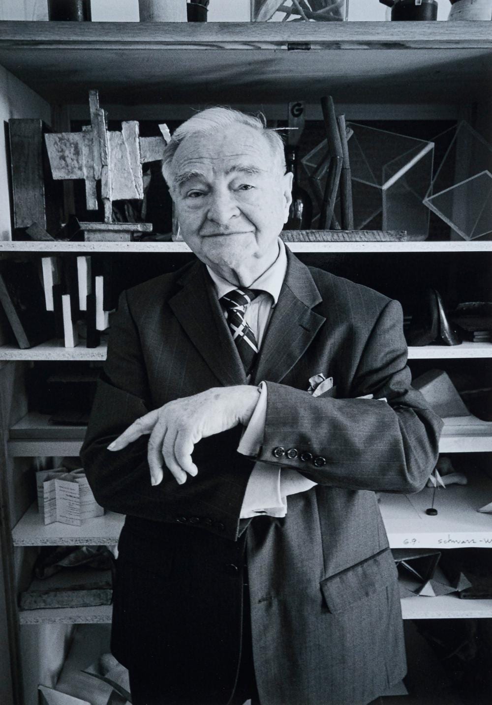 Klaus Dennhardt comparable auction result: klaus dennhardt portr t werner schmidt vor arbeiten hermann gl ckners wohl um 2000