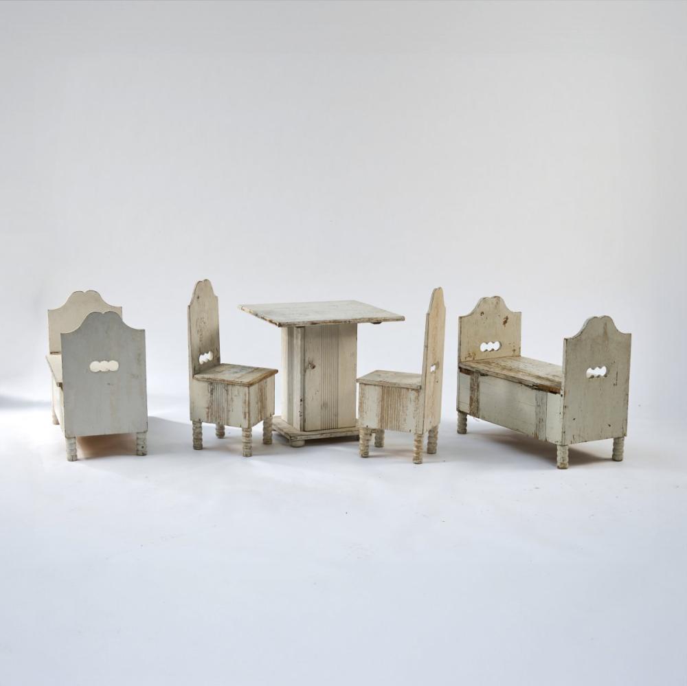 ELIEL SAARINEN, TWO CHILDREN'S BENCHES, TWO CHILDREN'S CHAIRS AND A CHILDREN'S TABLE 'MUNKKINIEMI', 1910S sold by Quittenbaum Kunstauktionen GmbH, lot 543 — auction record photograph