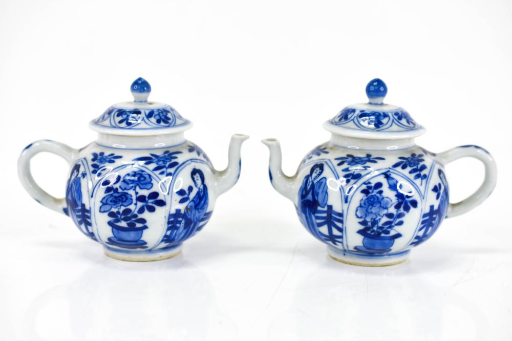 Small Kangxi Chinese Export Teapots (1662-1722) sold by Searchlight / Saucon Valley Auctions, lot 454 — auction record photograph