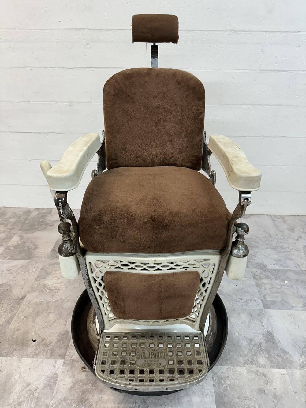 EMIL J. PAIDAR BARBER'S CHAIR sold by Freedom Auction Company, lot 201E — auction record photograph
