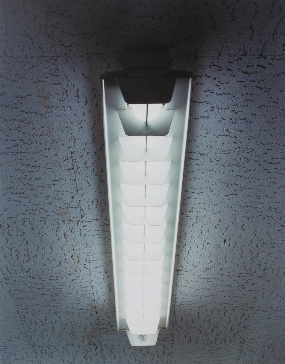 tim davis american b 1969 untitled fluorescent light · Hindman · 2024-07-18 Tim Davis comparable auction result: tim davis american b 1969 untitled fluorescent light
