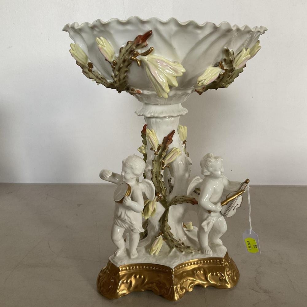 A. Moore comparable auction result: a decorative moore centre comport