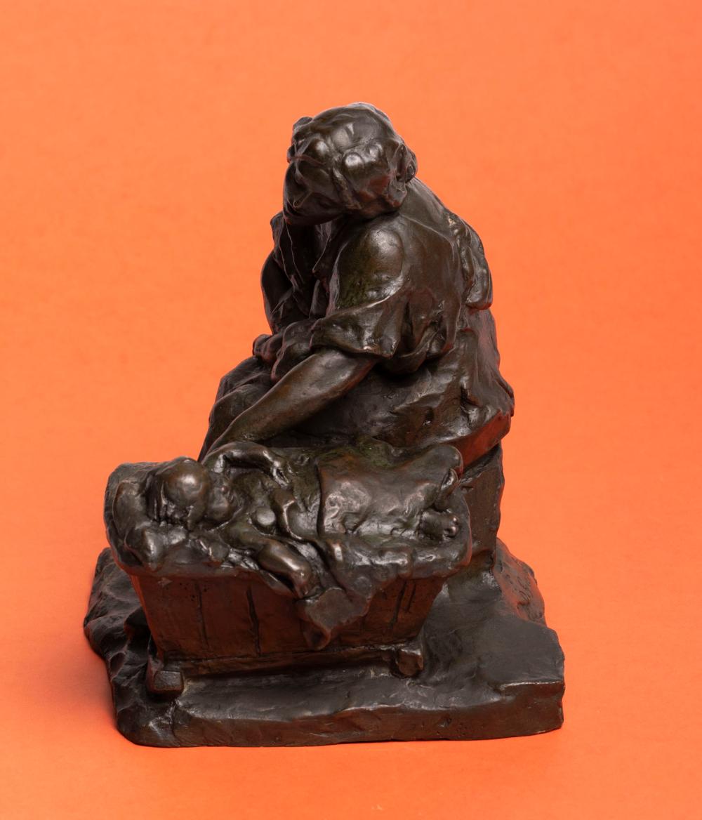 Donatello Gabbrielli comparable auction result: donatello gabbrielli 1884 1955 senhora sentada com ber o e beb escultura em bronze assinada alt total aprox 23 cm