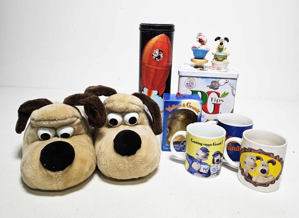 A. Wallace comparable auction result: a collection of wallace and gromit related items