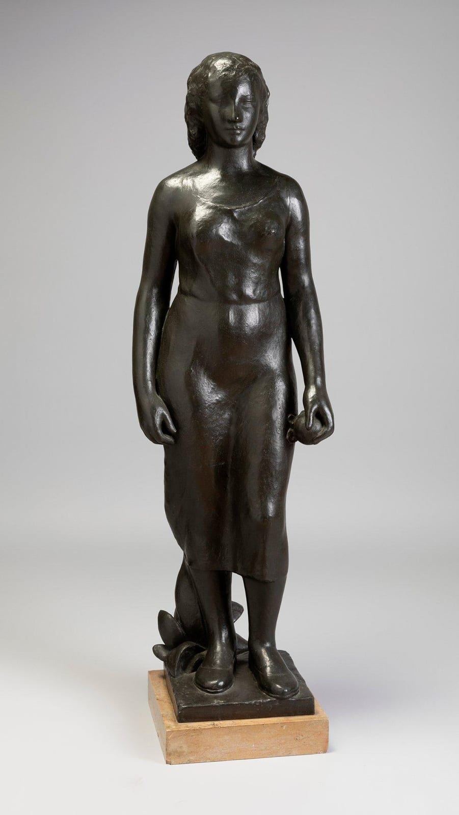 Enric Casanovas Roy comparable auction result: enric casanovas roy barcelona 1882 1948 female figure patinated bronze marble base signed on the base right side