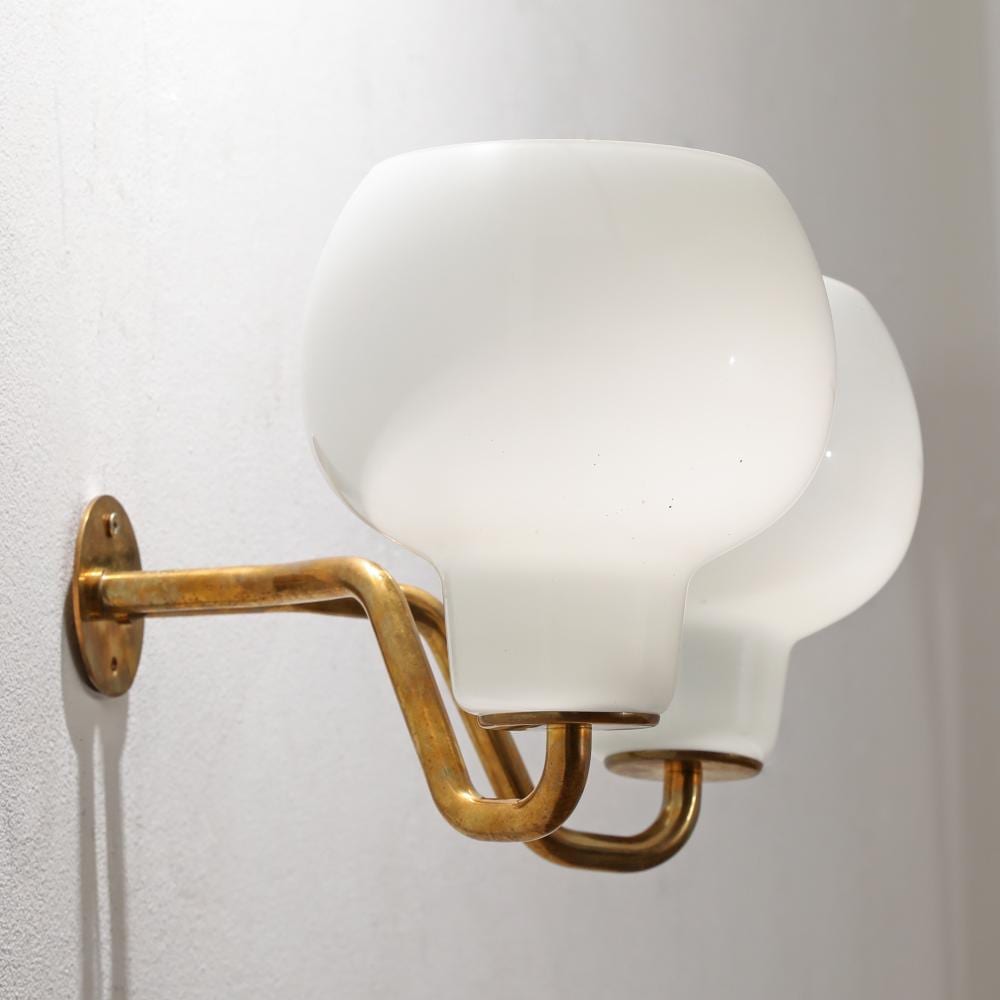 Vilhelm Lauritzen comparable auction result: vilhelm lauritzen wall lamp model christiansborg