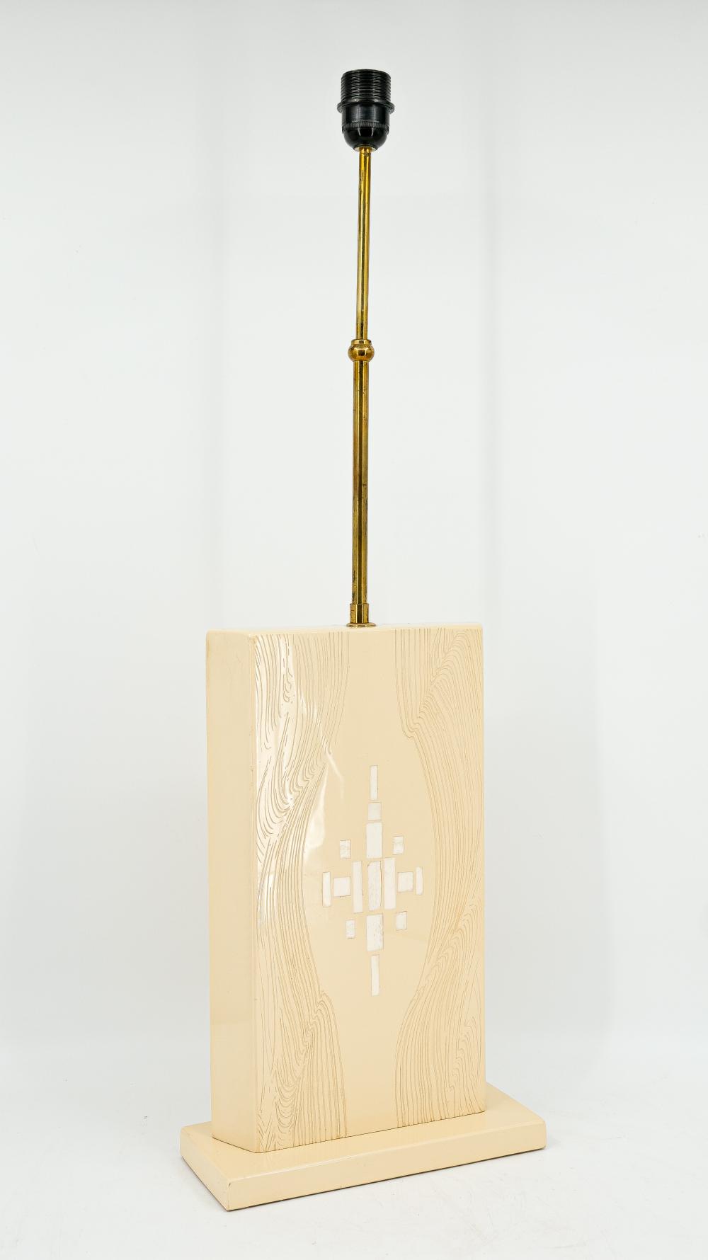 Fernand DRESSE (Belgian) - A vintage table lamp in lacquered resin with bone inlay, circa 1970s sold by Ostantix Auctions, lot 474 — auction record photograph