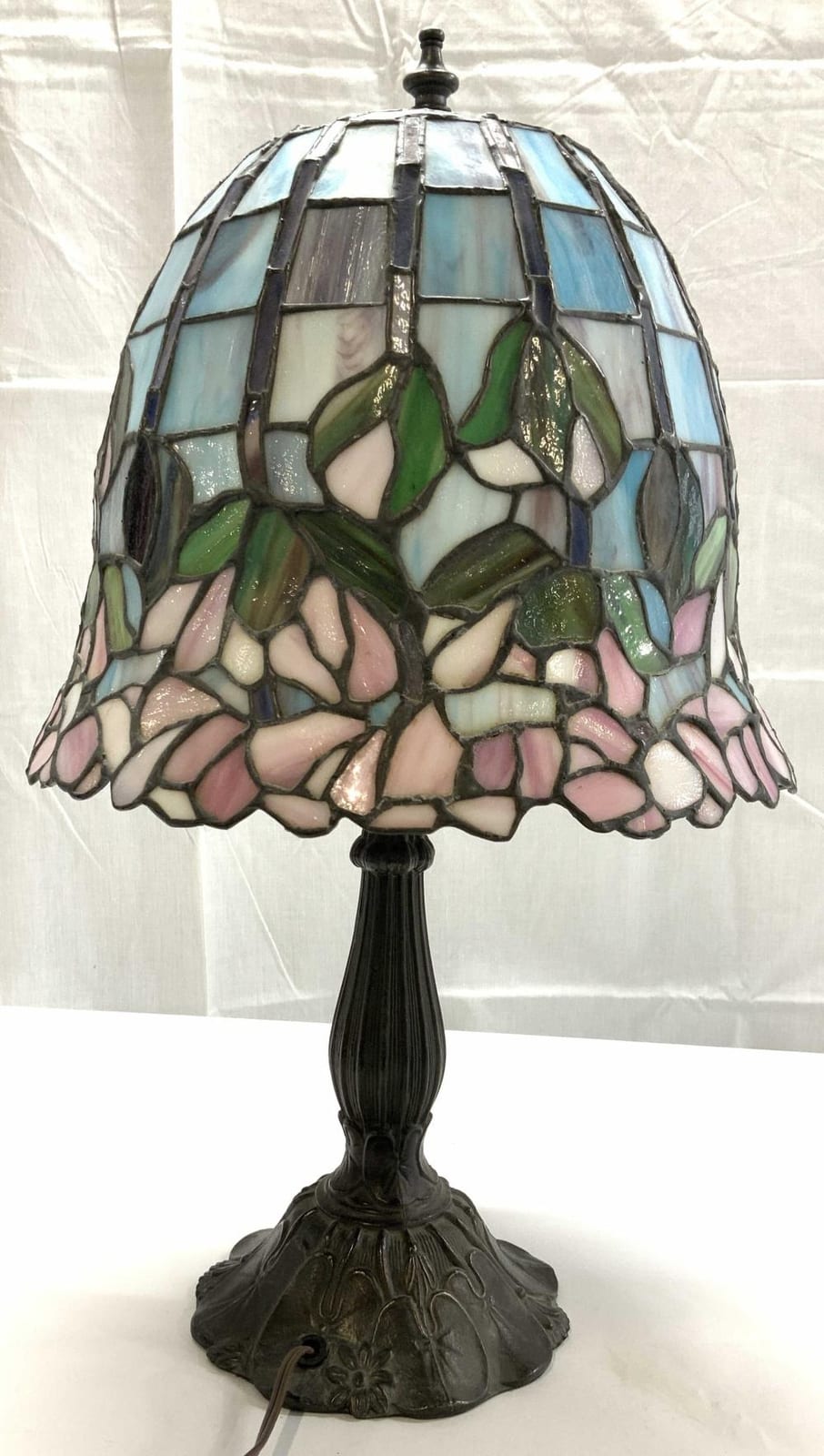 Tiffany Style Flower Slag Glass Table Lamp sold by The Benefit Shop Foundation Inc., lot 189 — auction record photograph