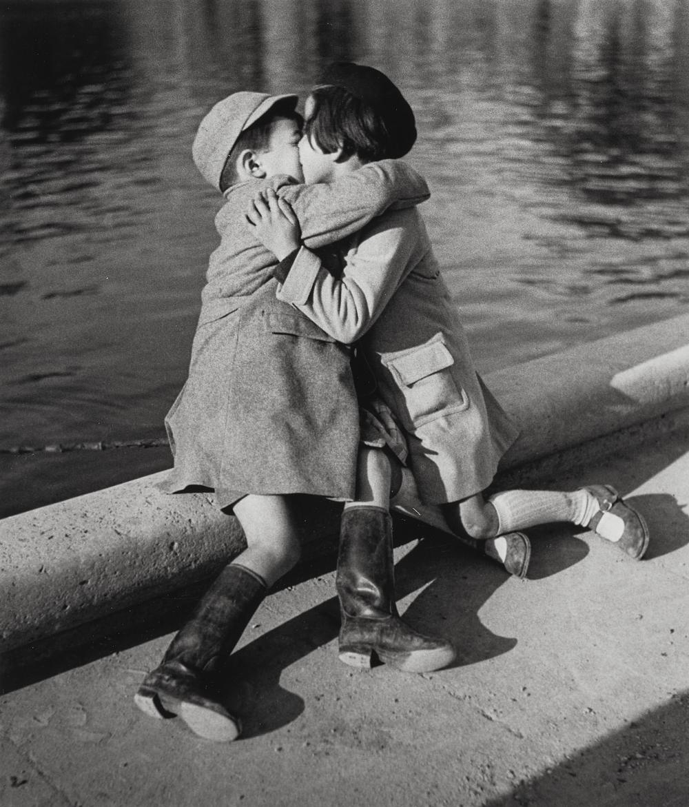 lucien aigner boy and girl kissing 1930s · Kunsthaus Lempertz KG · 2024-11-29 Lucien Aigner comparable auction result: lucien aigner boy and girl kissing 1930s
