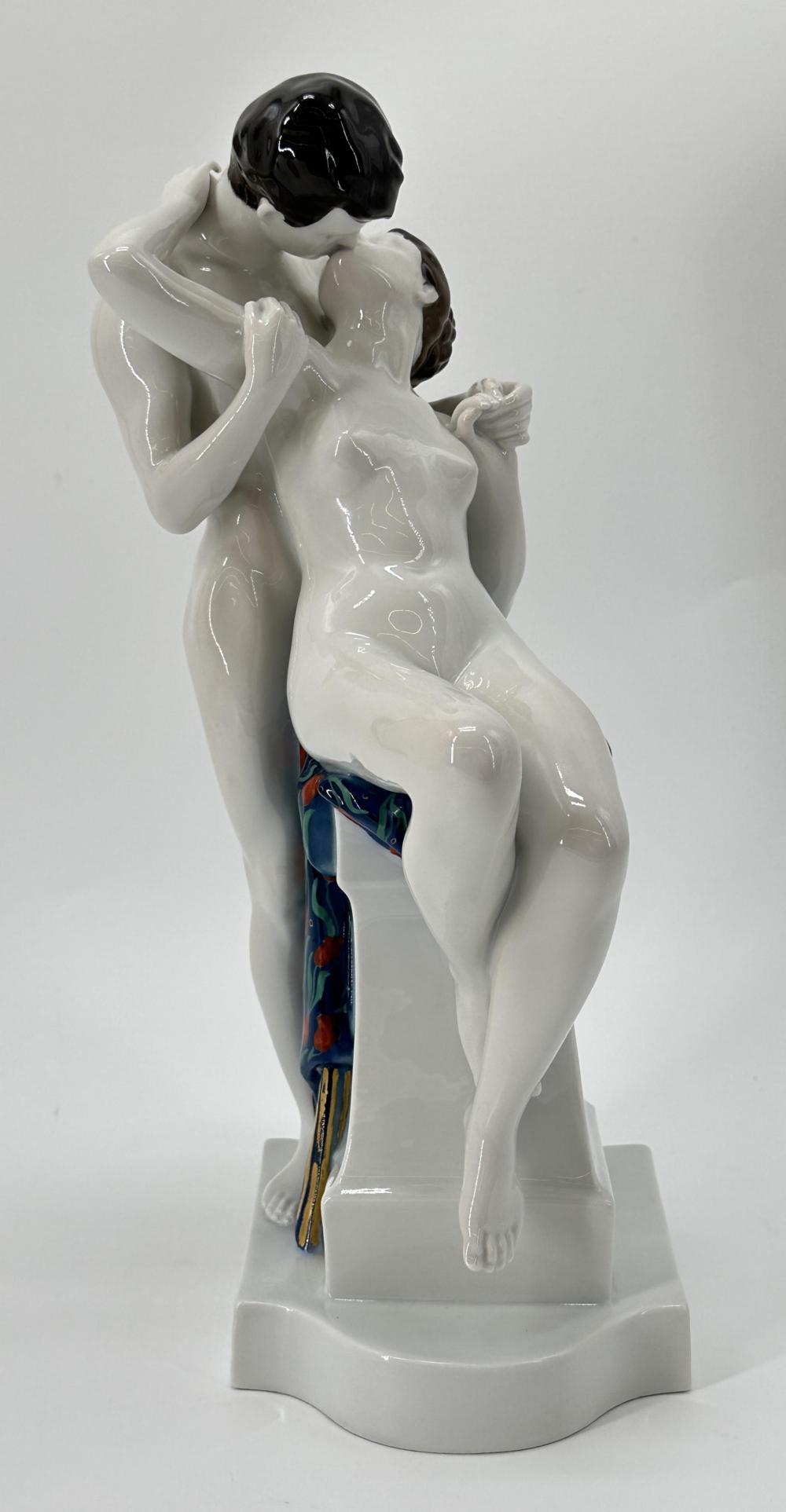 Richard Aigner comparable auction result: richard aigner 1867 1925 le baiser groupe en porcelaine de rosenthal vers 1925 ht 37 cm