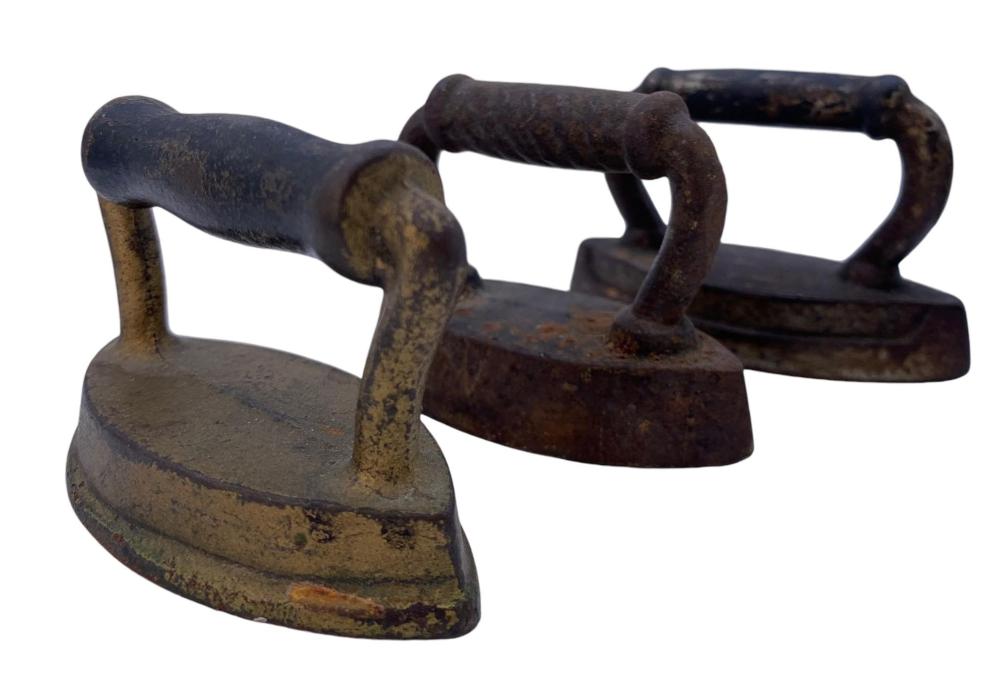 Trio Miniature Antique Cast Iron Sad Irons sold by Atlee Raber Auctioneer, lot 29 — auction record photograph