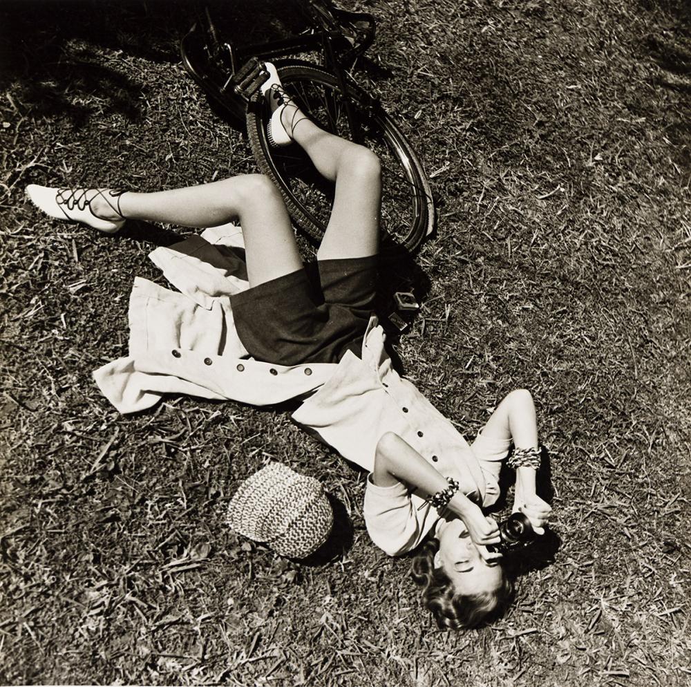 Louise Dahl-Wolfe comparable auction result: louise dahl wolfe 1895 1989 liz gibbons as a photographer 1938 printed 1970s
