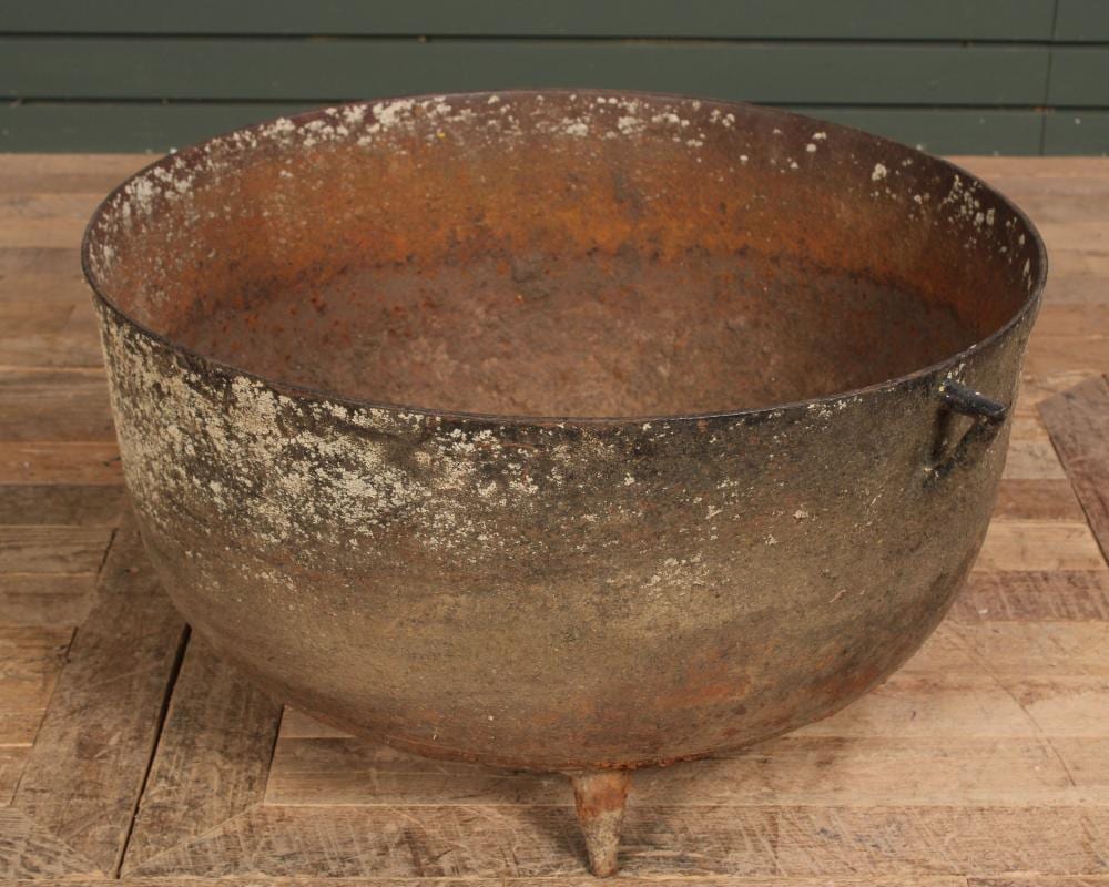 ANTIQUE CAST IRON CAULDRON sold by Ashcroft and Moore, lot 116 — auction record photograph
