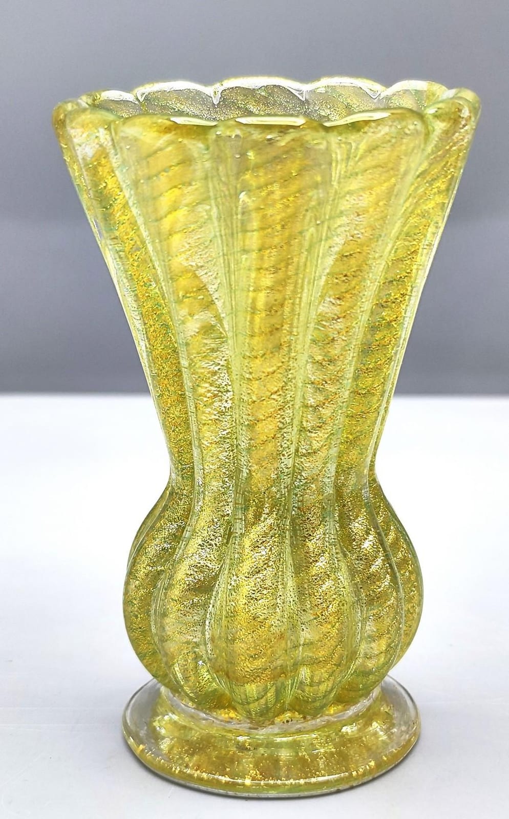 SMALL MURANO GLASS VASE "CORDONATO D'ORO" (GOLD CORDS) DESIGNED BY ERCOLE BAROVIER MADE BY BAROVIER & TOSO sold by The Bidder, lot 288 — auction record photograph