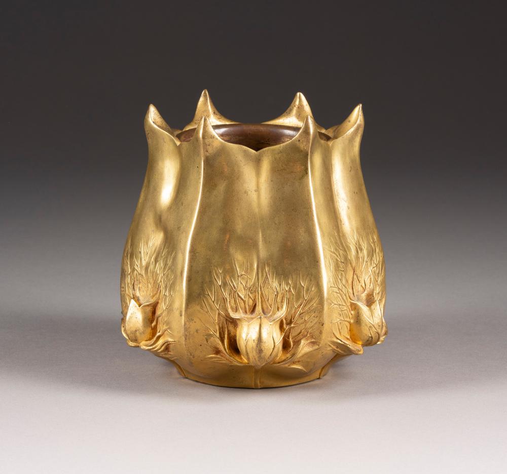 LÉON KANN VASE MIT DISTELN-DEKOR sold by Hargesheimer Kunstauktionen Düsseldorf, lot 922 — auction record photograph